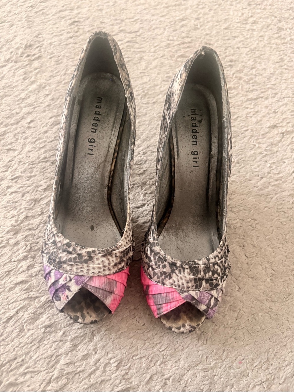 Madden Girl Y2K Kandora Comfortable Heels Snakeskin Floral Accents Open Toe Pump